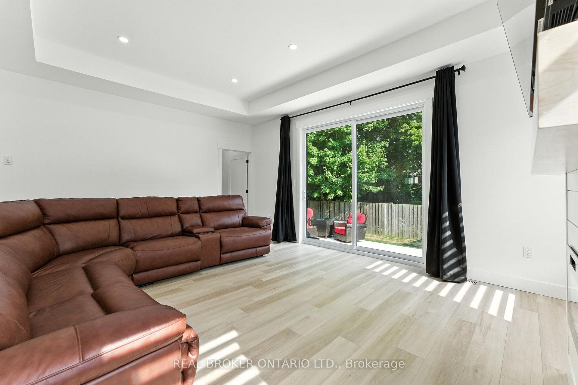 9 Macneil Court photo 14