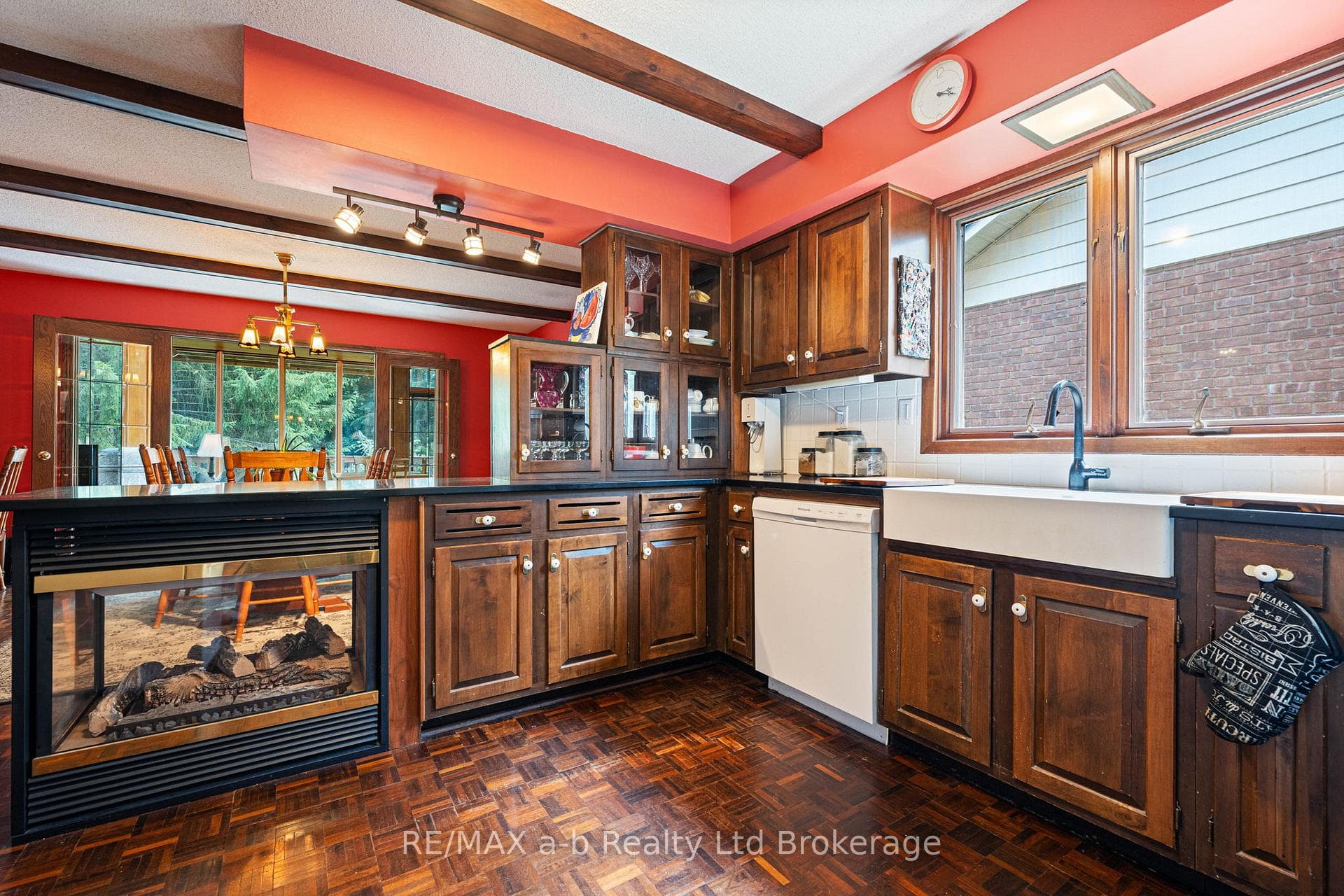 With 3 Way Gas Fireplace
