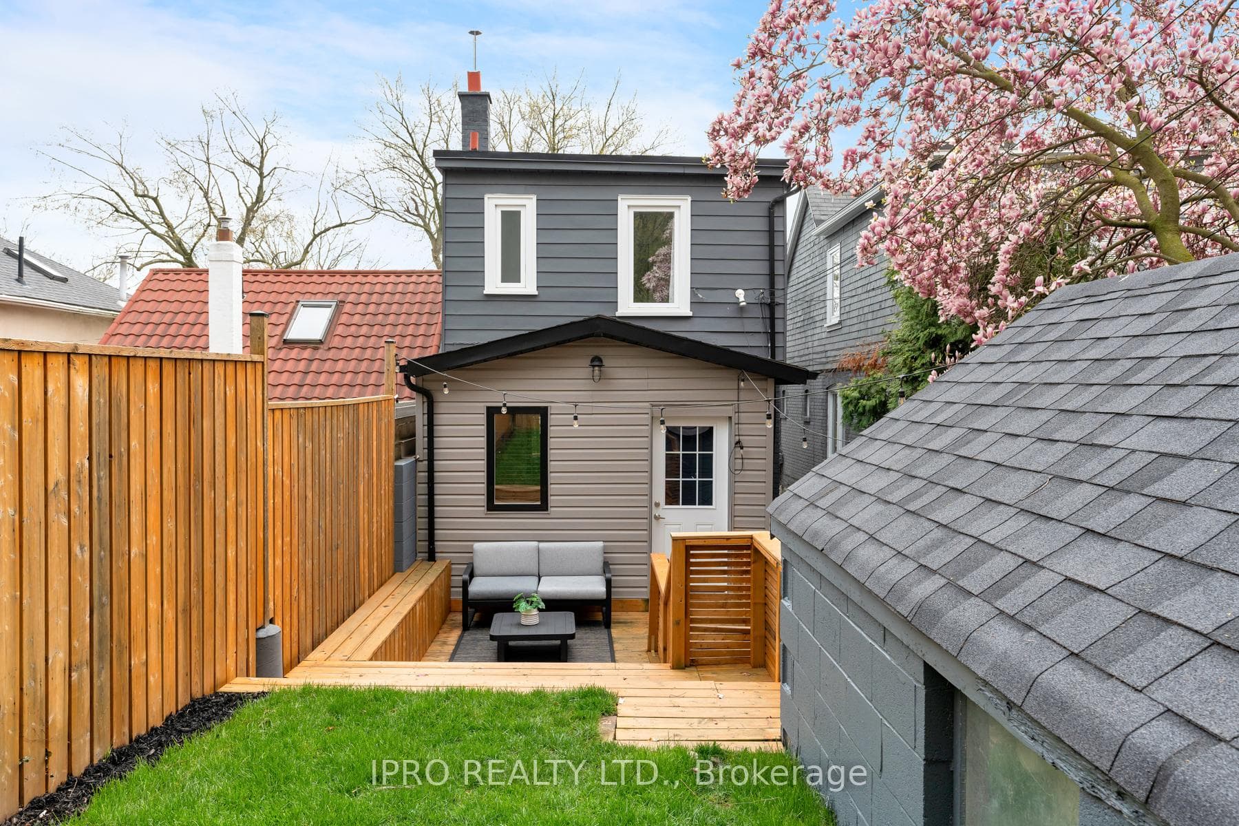 30 Cassels Avenue photo 33