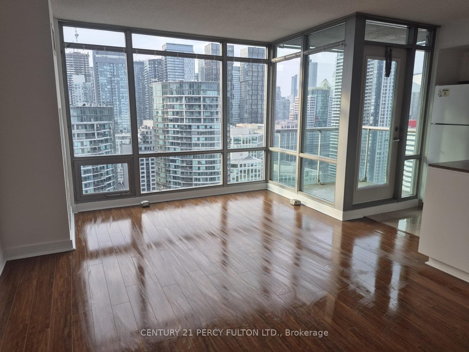 81 Navy Wharf Court Unit 3610 photo 2