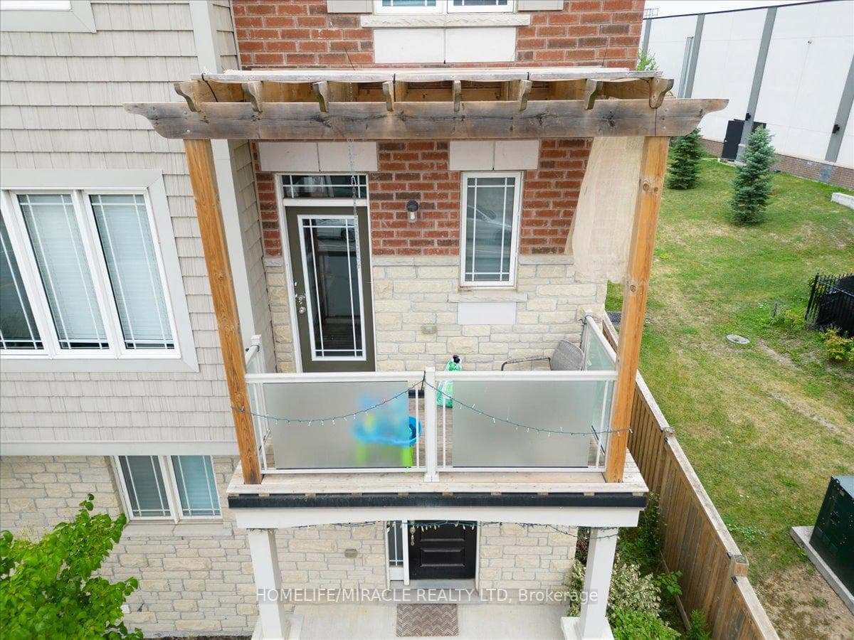 402 Dougall Avenue photo 33