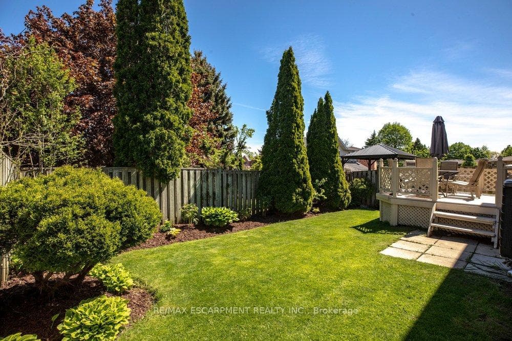 72 Gurnett Drive photo 27