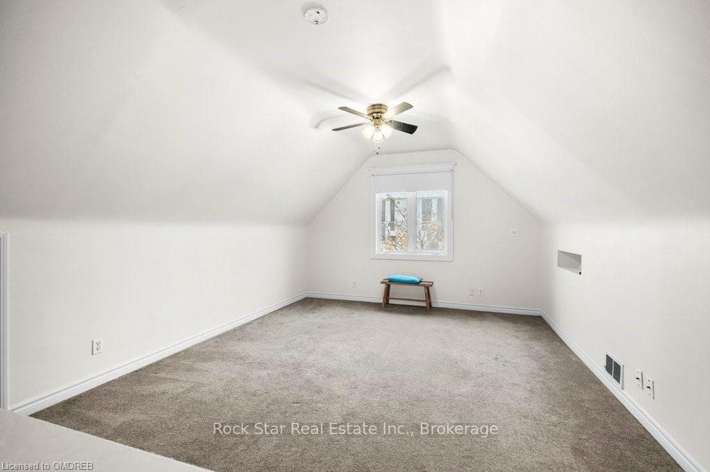 15 MELROSE Avenue Unit Upper photo 19