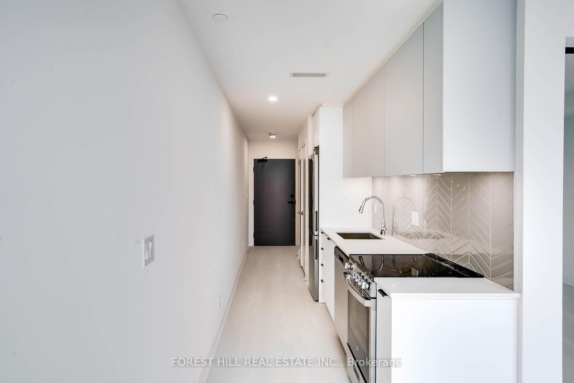 57 Brock Avenue Unit 701 photo 10