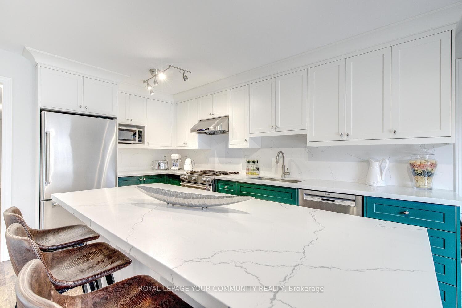 71 Queensbridge Drive photo 9