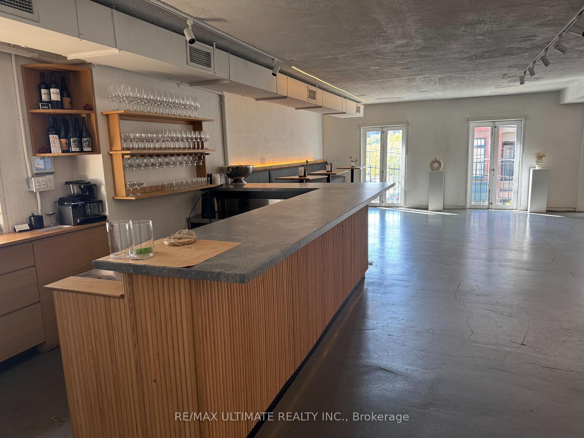 300 King Street photo 28