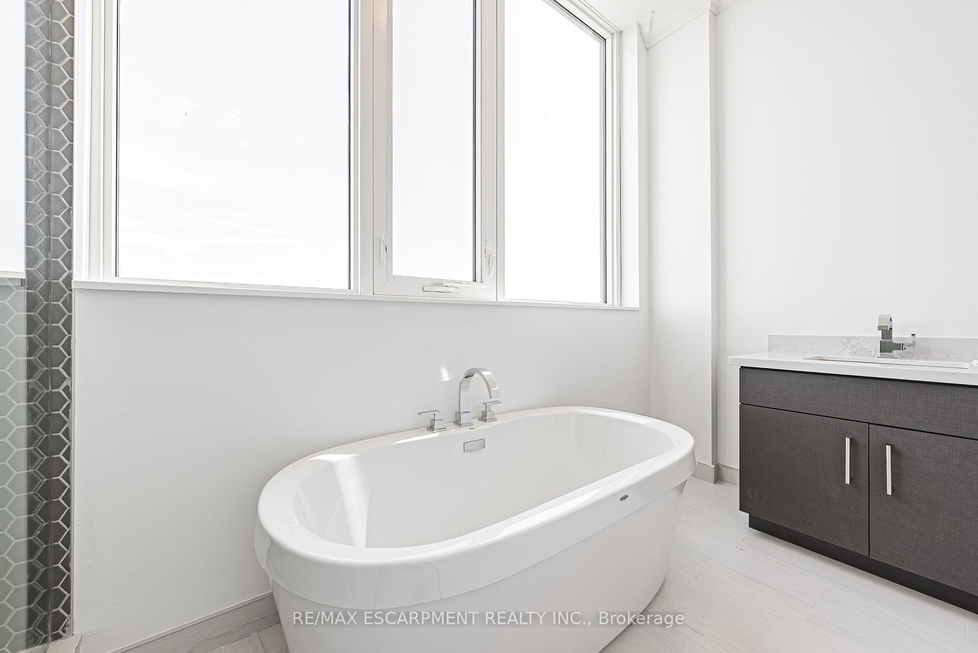 2007 James Street Unit 2202 photo 15