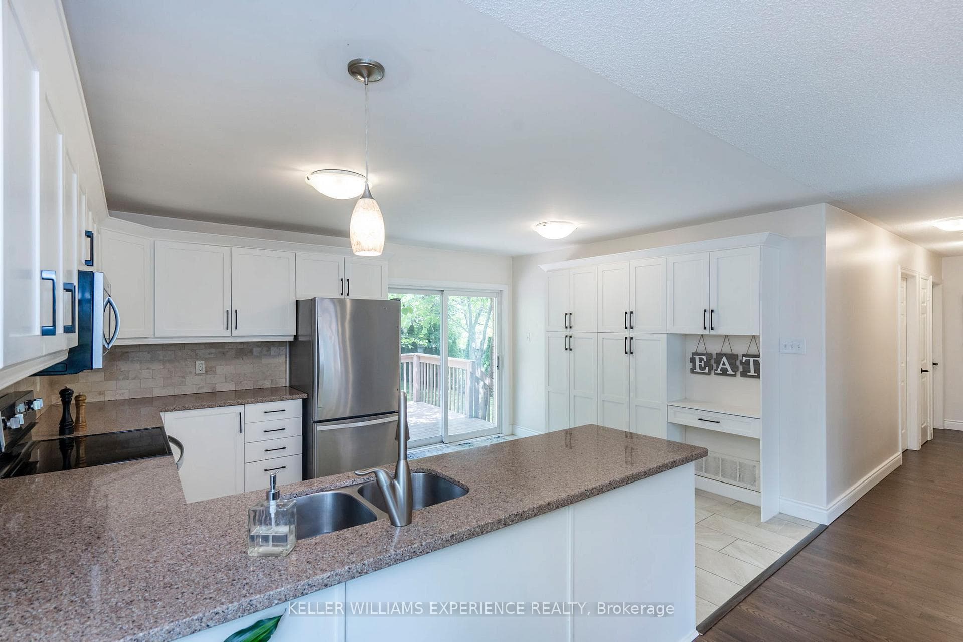 150 Mapleton Avenue photo 8
