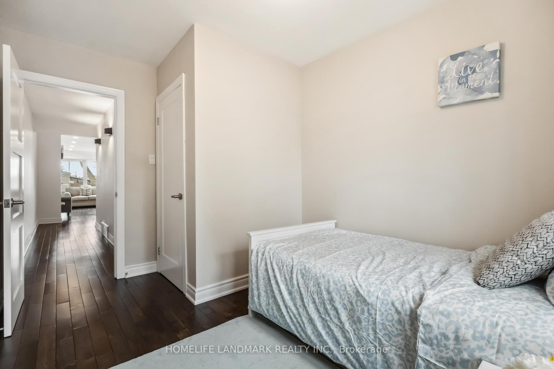 10 Tartan Avenue photo 13