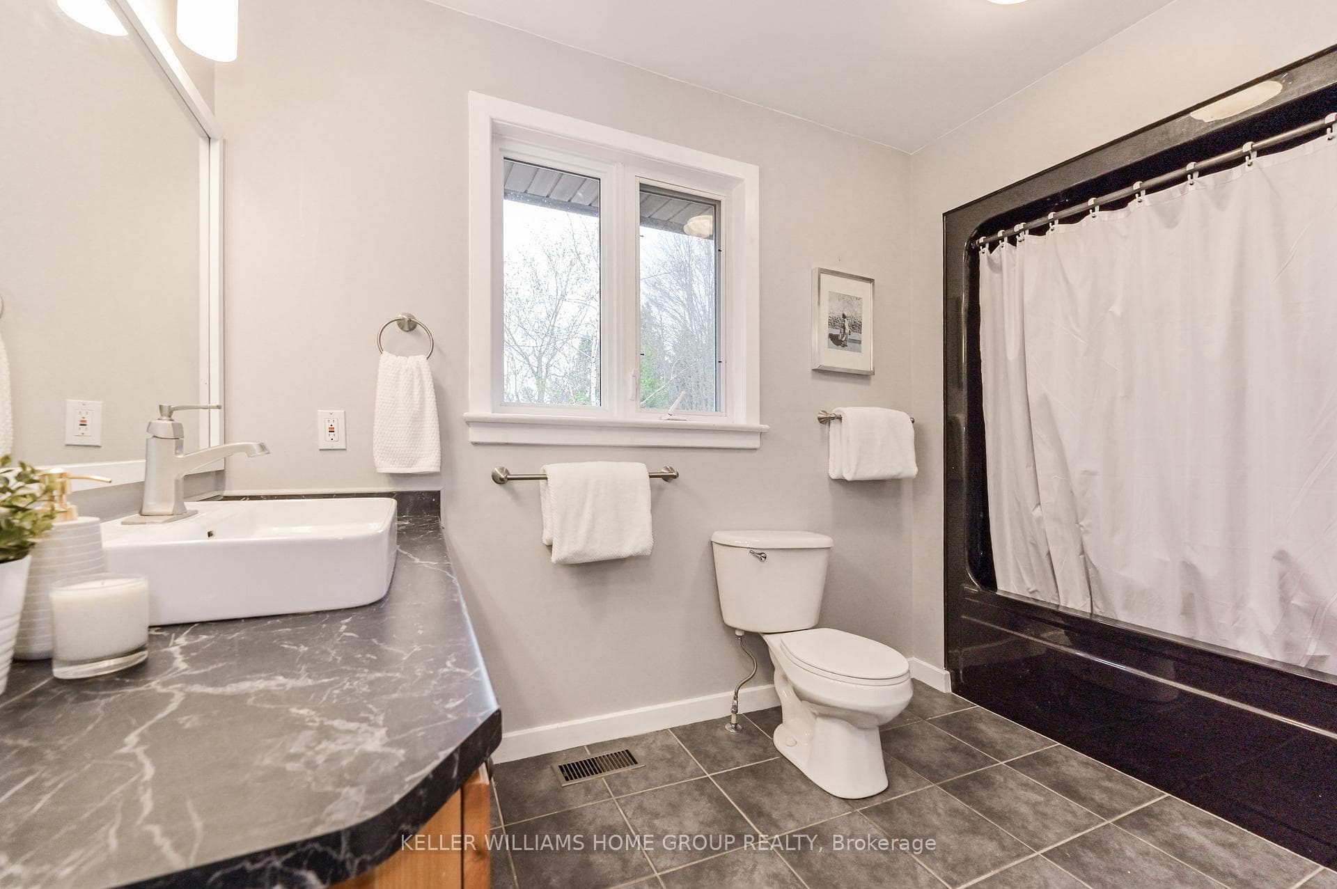 75 Thomas Boulevard photo 18