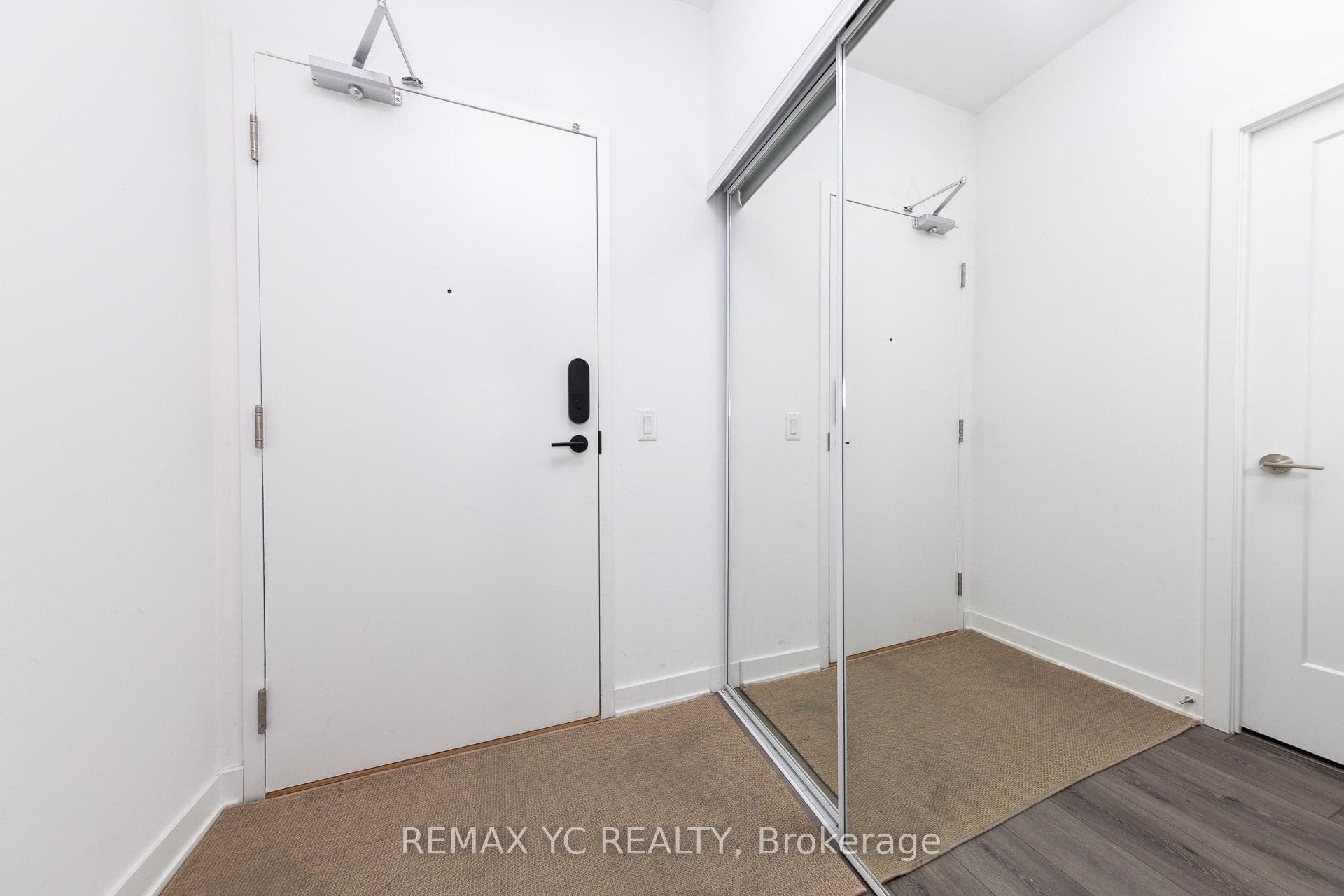 95 Oneida Crescent Unit 305 photo 14