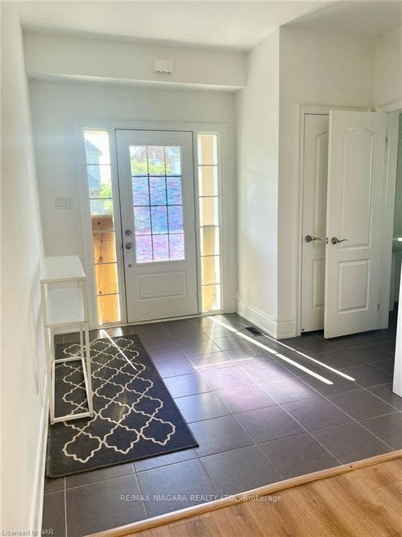 77 Sunset Way photo 3