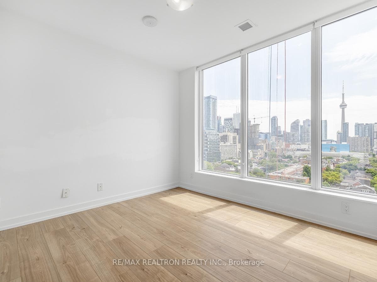 203 College Street Unit 1302 photo 9