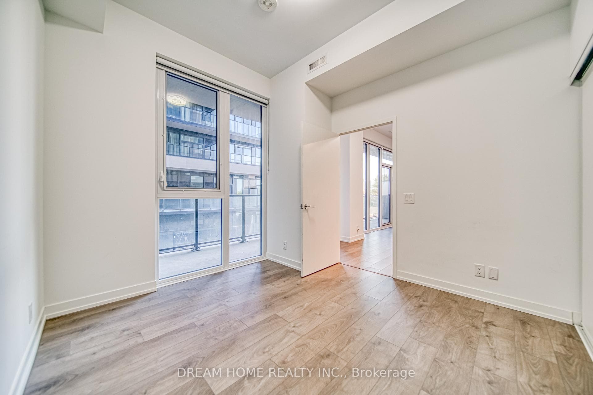 270 Dufferin Street Unit 416 photo 22