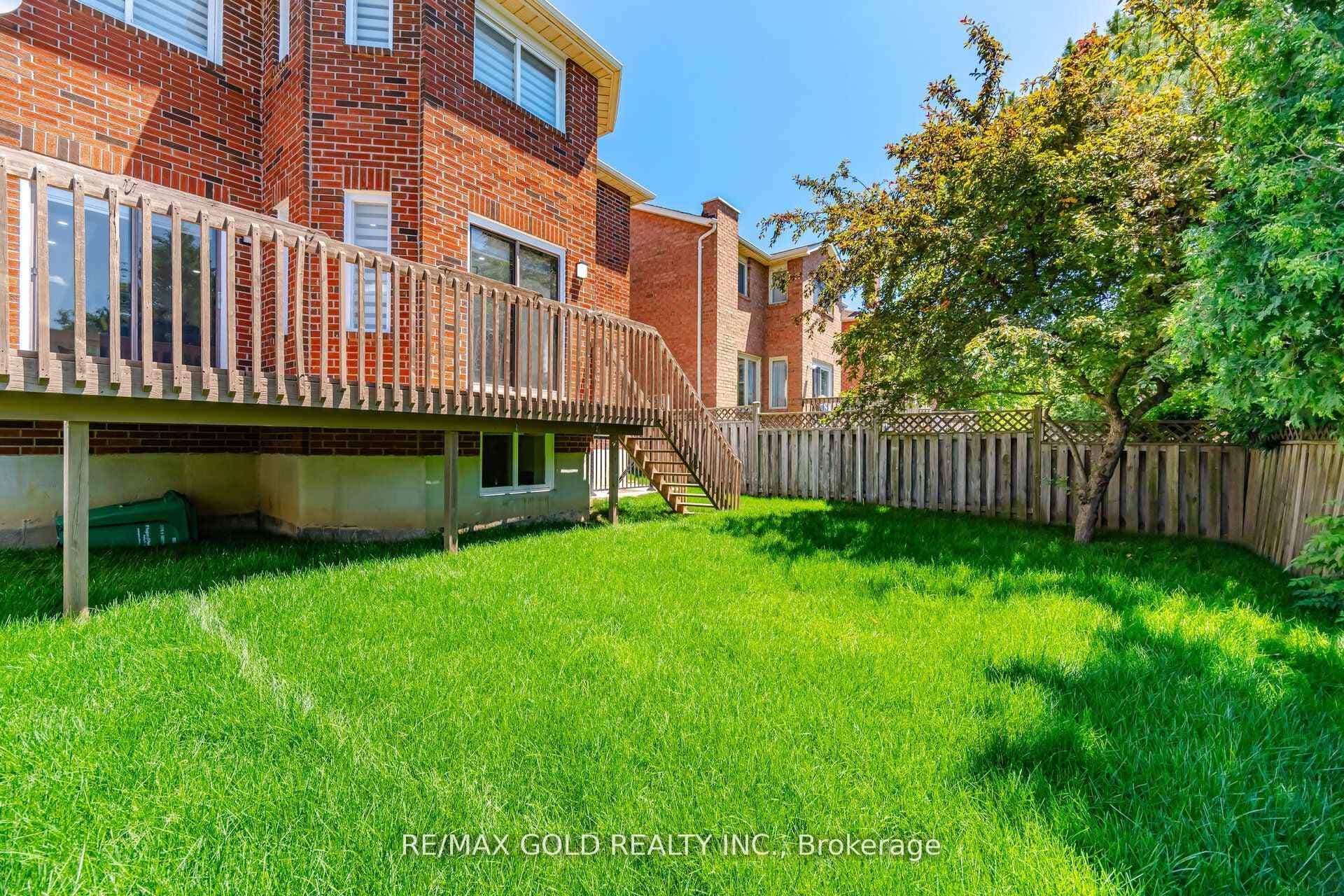 37 Lord Simcoe Drive photo 49