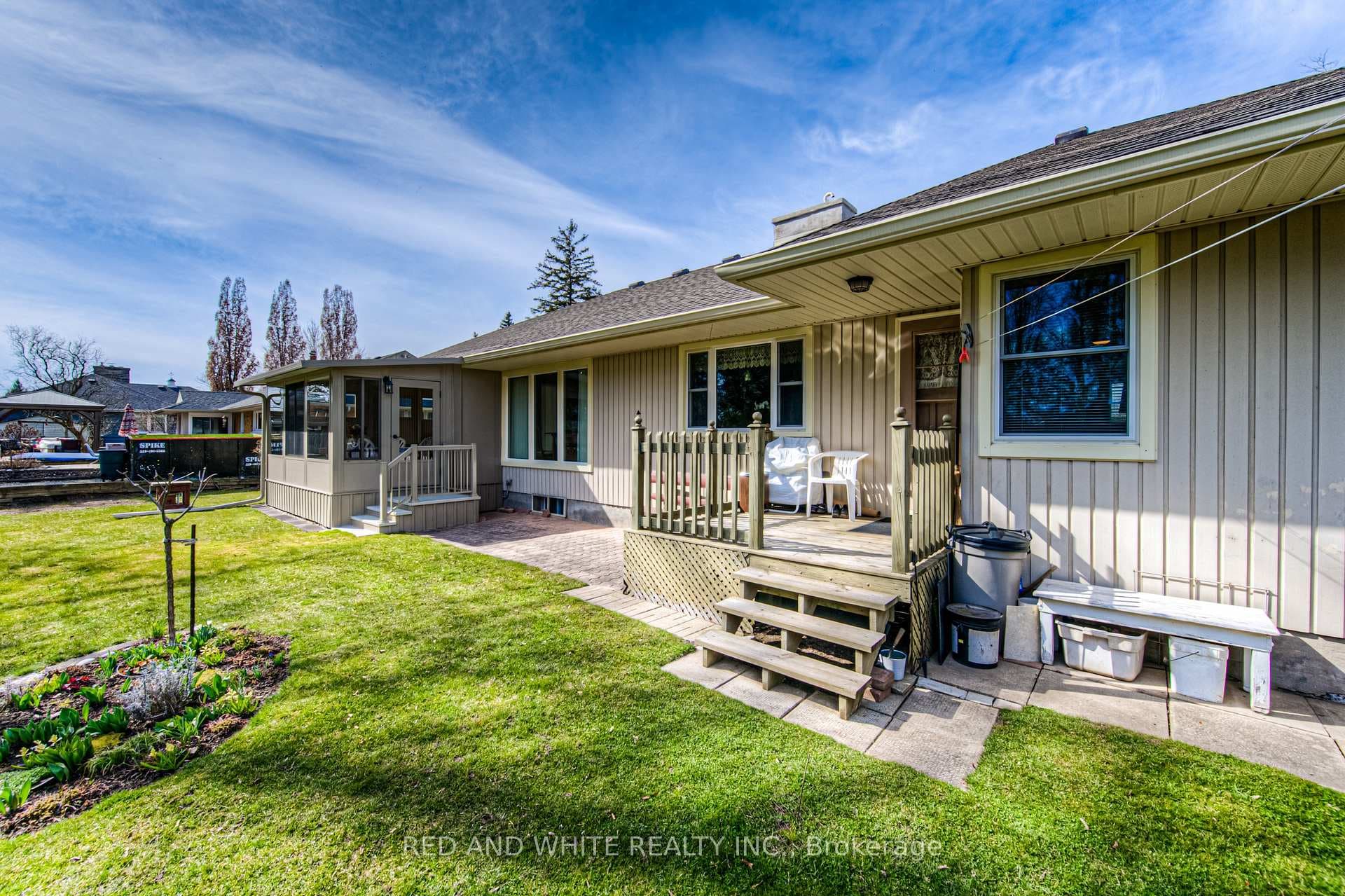 137 Riverbank Drive photo 32