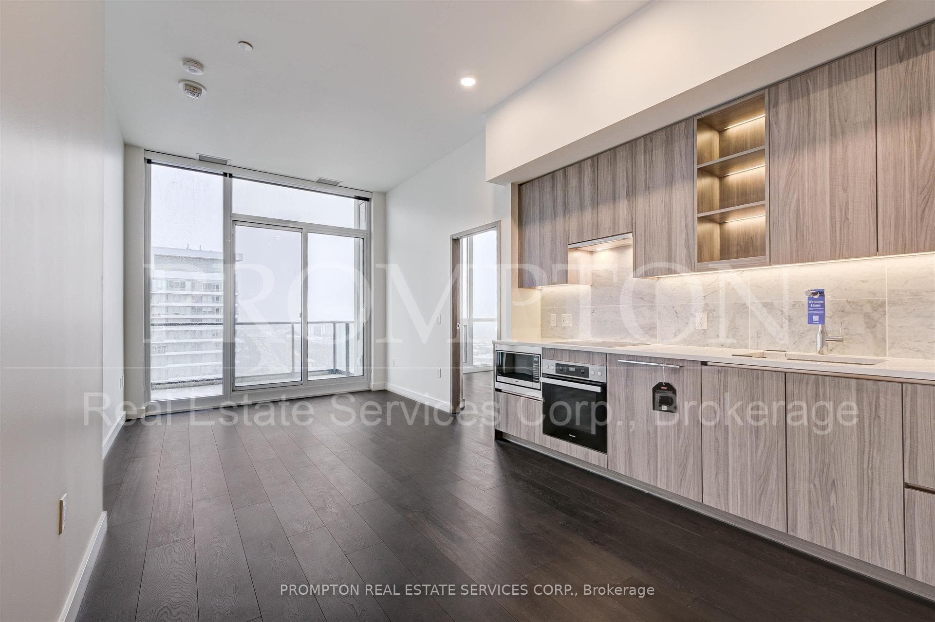 95 McMahon Drive Unit 2801 photo 9