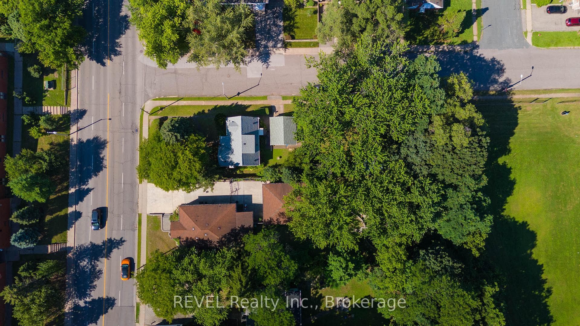 5740 DRUMMOND Road photo 31