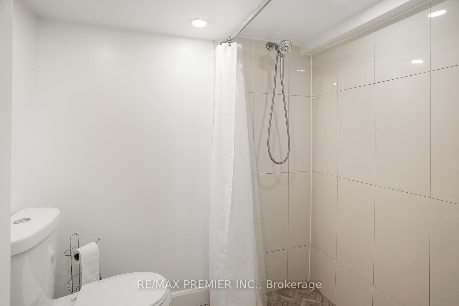 71 Clark Avenue photo 24