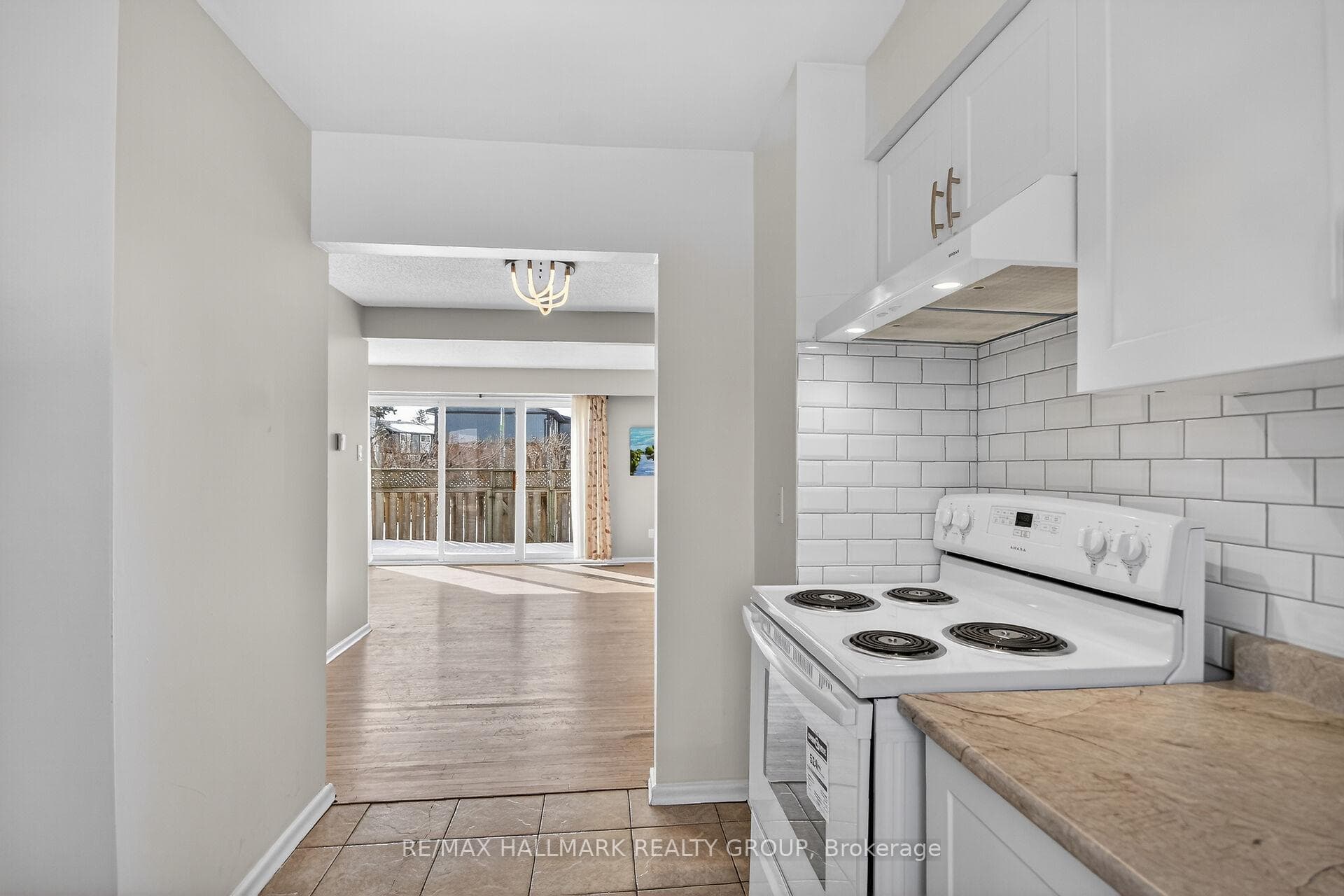 427 Moodie Drive photo 5