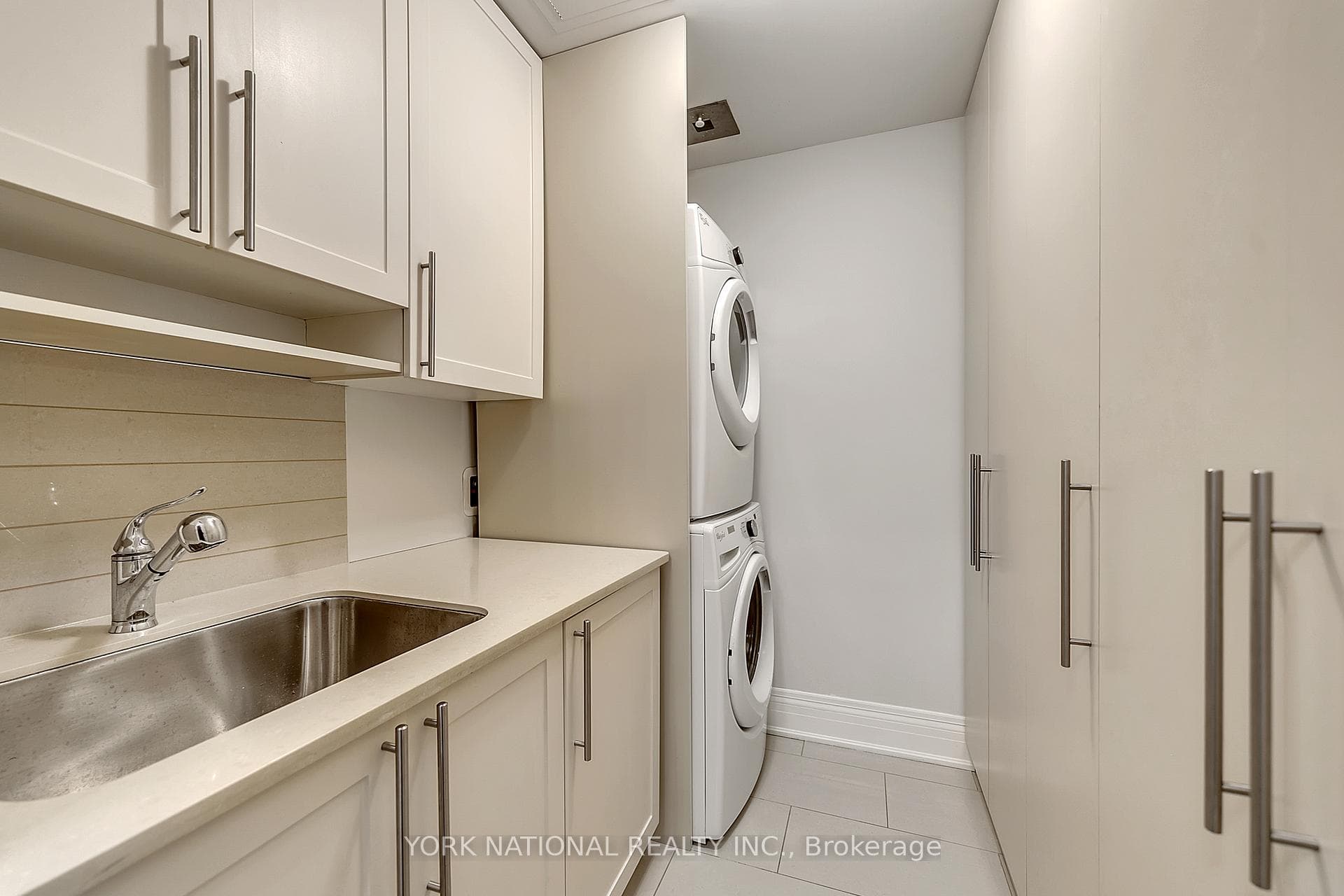 80 Burns Boulevard Unit 231 photo 24