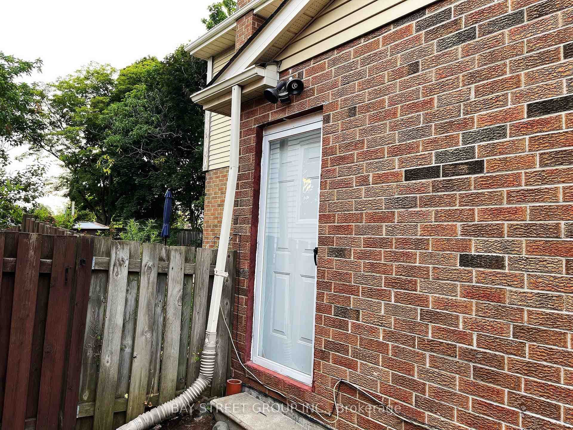 197 Goldhawk Street Unit Bsmt photo 2
