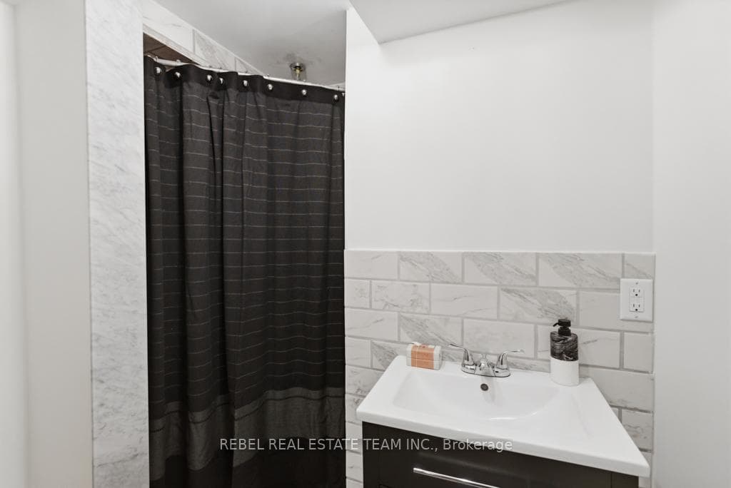 14 Oldfield Court photo 34
