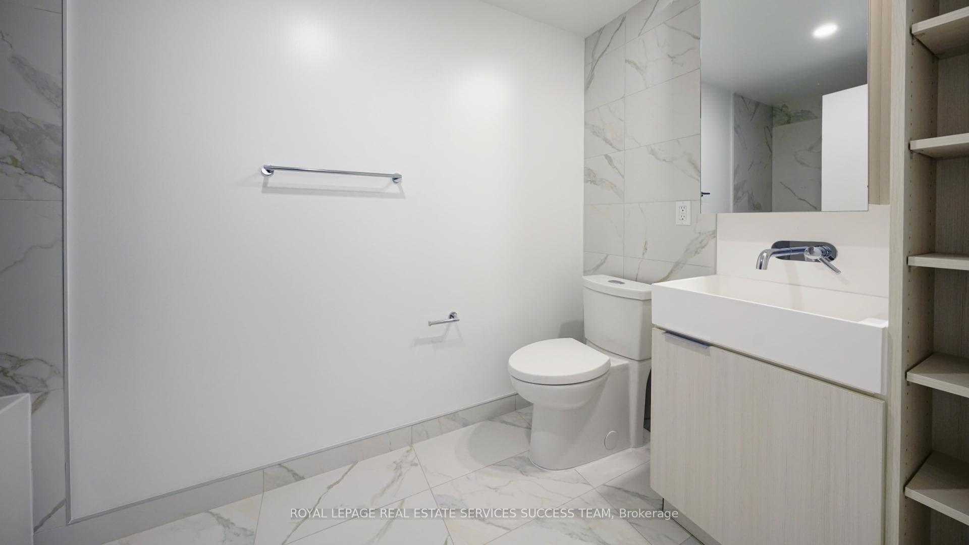 370 Martha Street Unit 906 photo 11