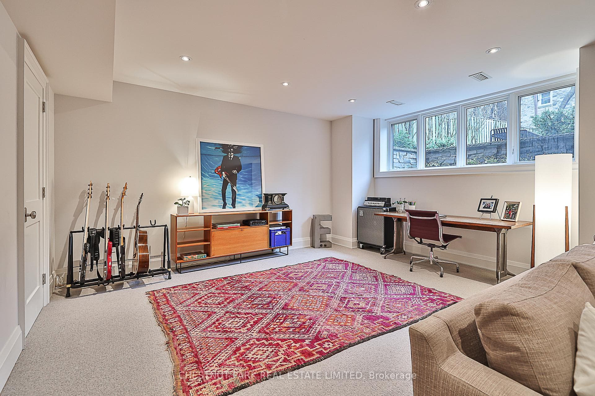 328 Bessborough Drive photo 35