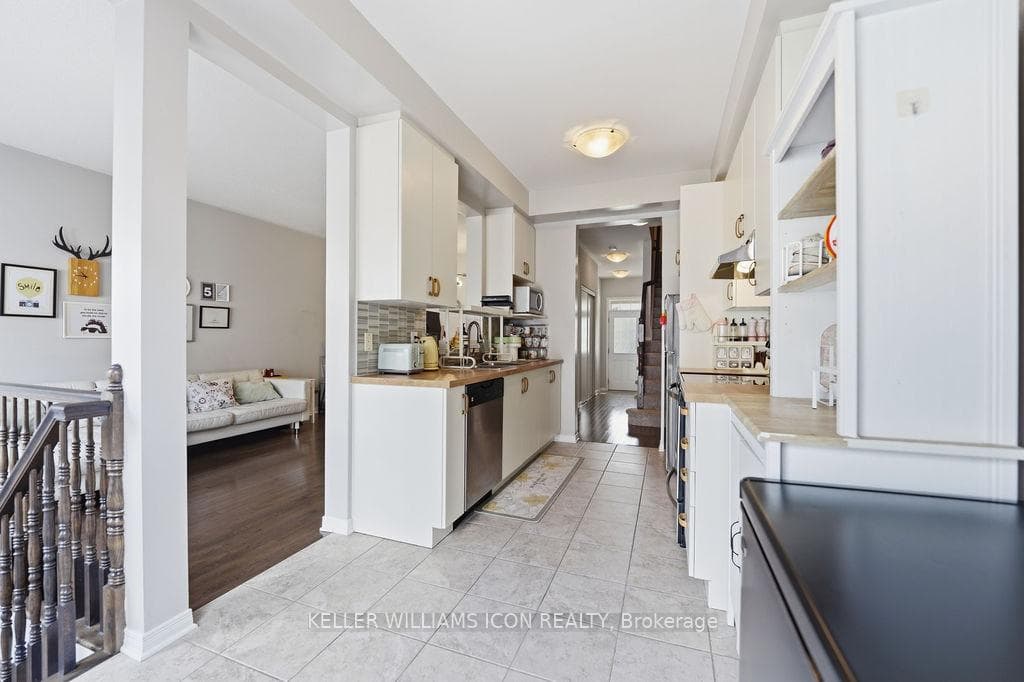 493 Ashbourne Crescent photo 14