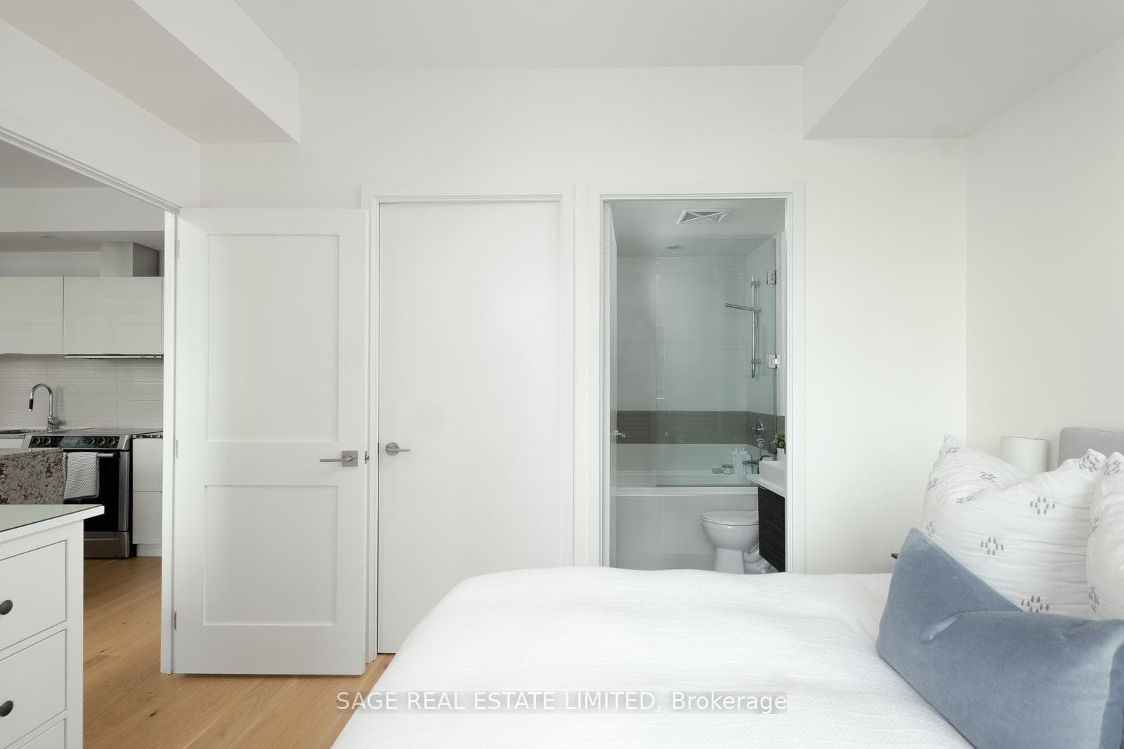 8 Charlotte Street Unit 902 photo 14
