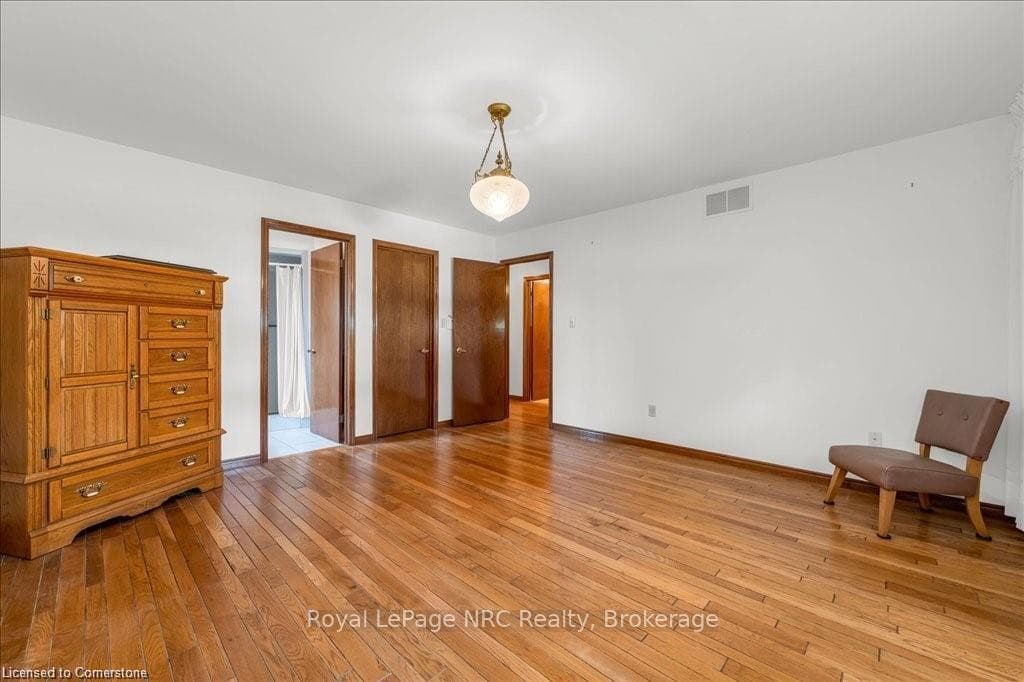 103 Leggett Crescent photo 15