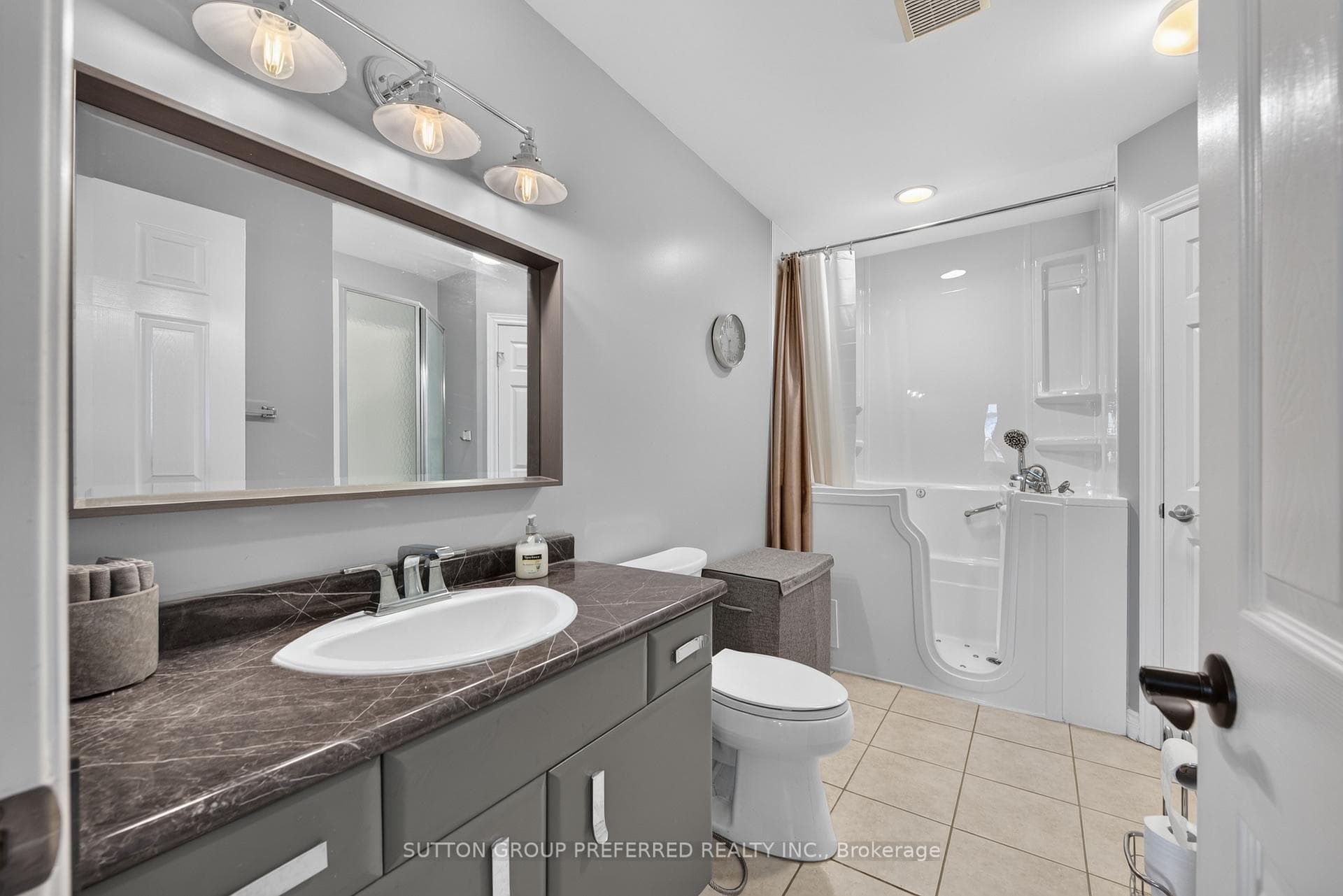 20 Windemere Place Unit 6 photo 22