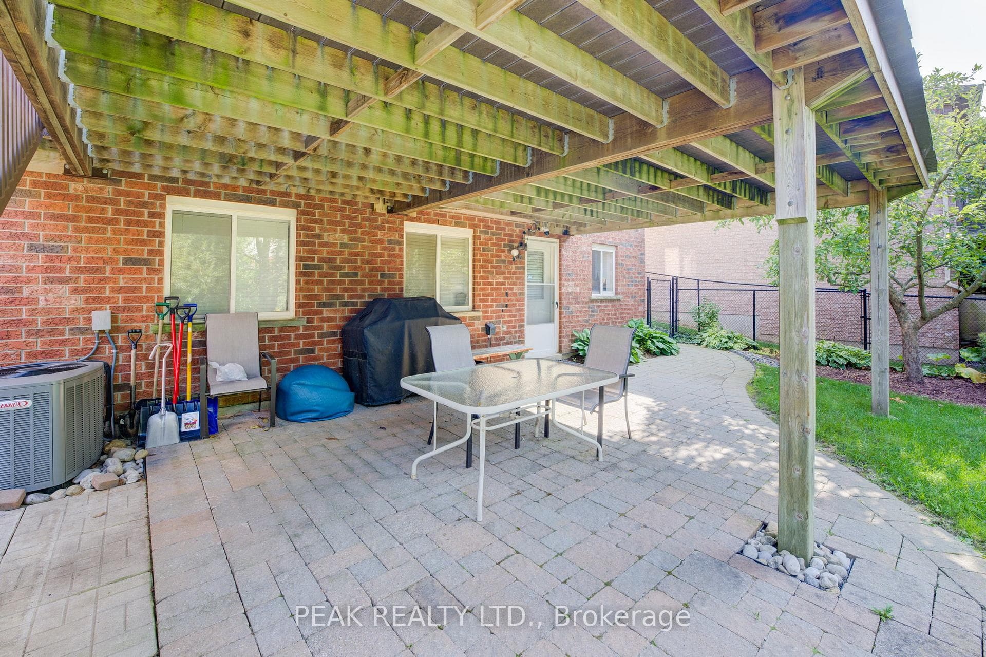 8 Munroe Crescent photo 28
