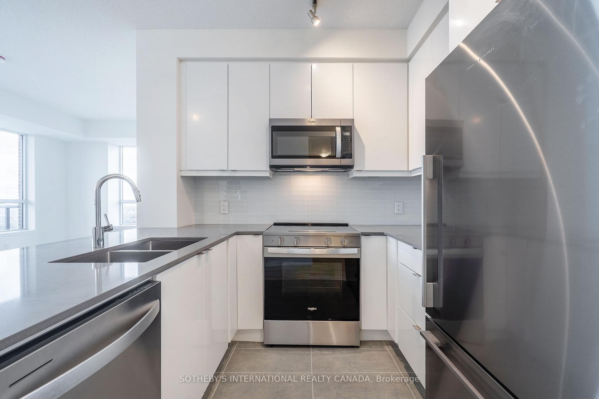 3260 Sheppard Avenue Unit 2102 photo 5