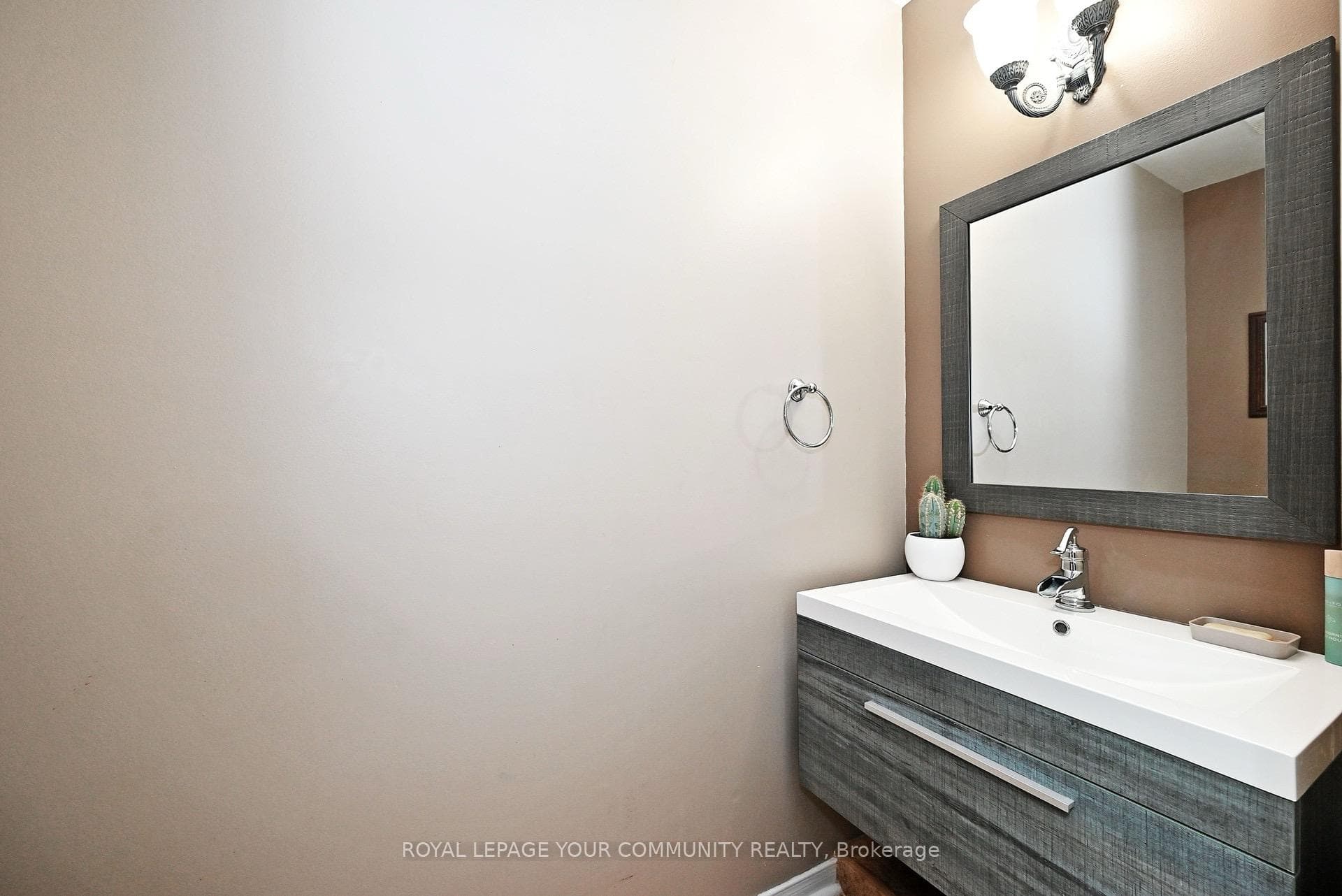 32 Sherie Drive photo 13