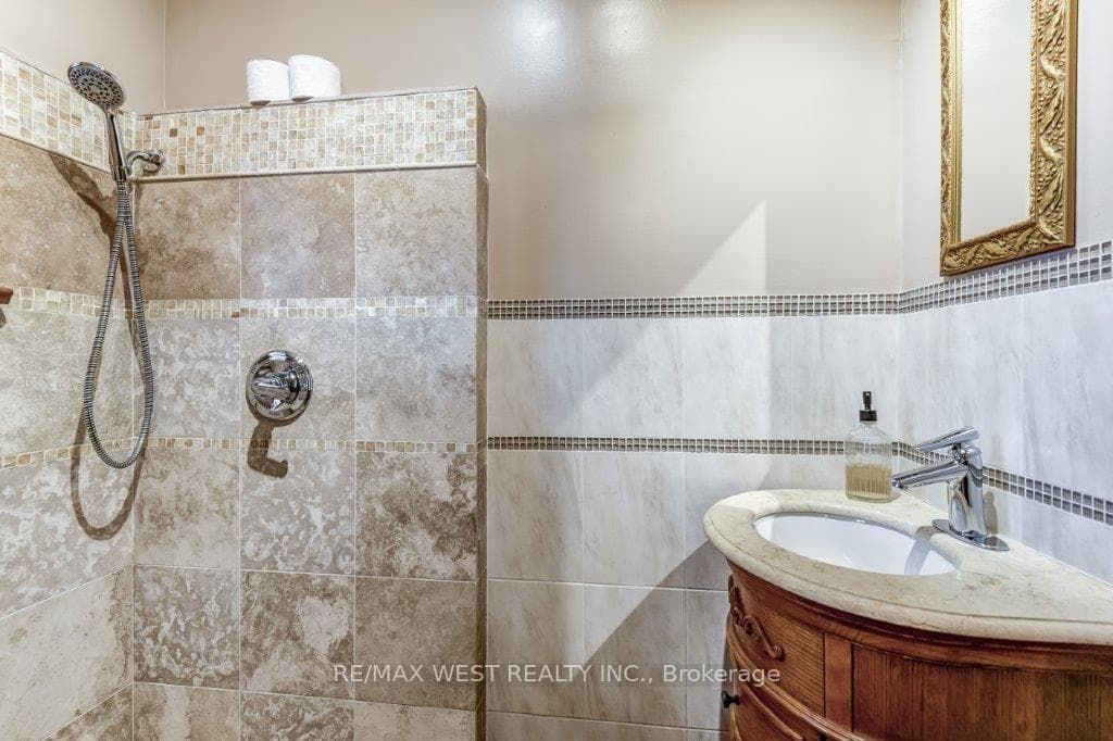 726 Indian Road photo 15
