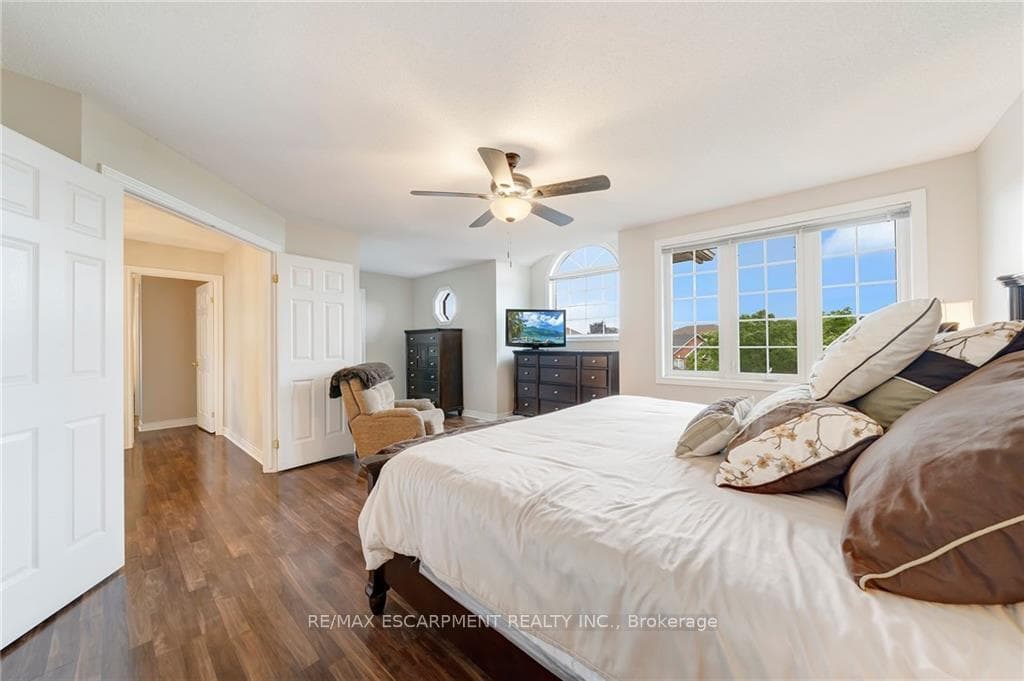 48 Hillgarden Drive photo 25