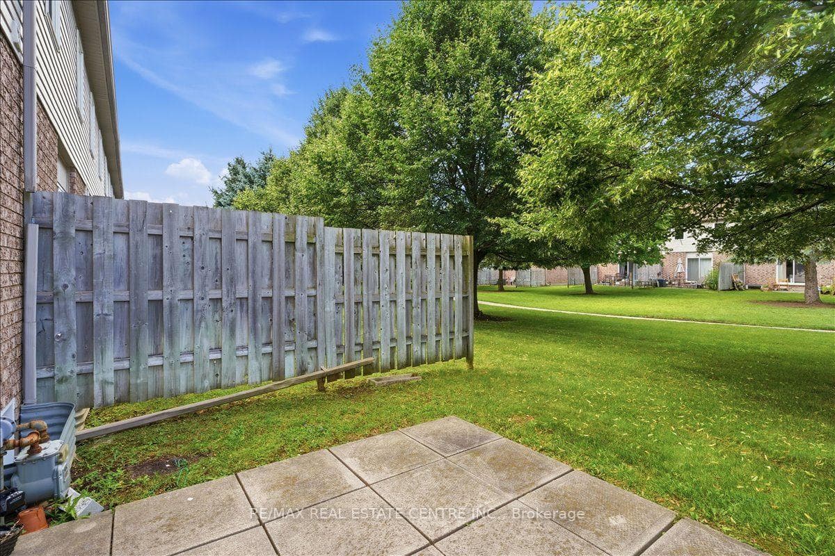 15 Roehampton Crescent photo 25
