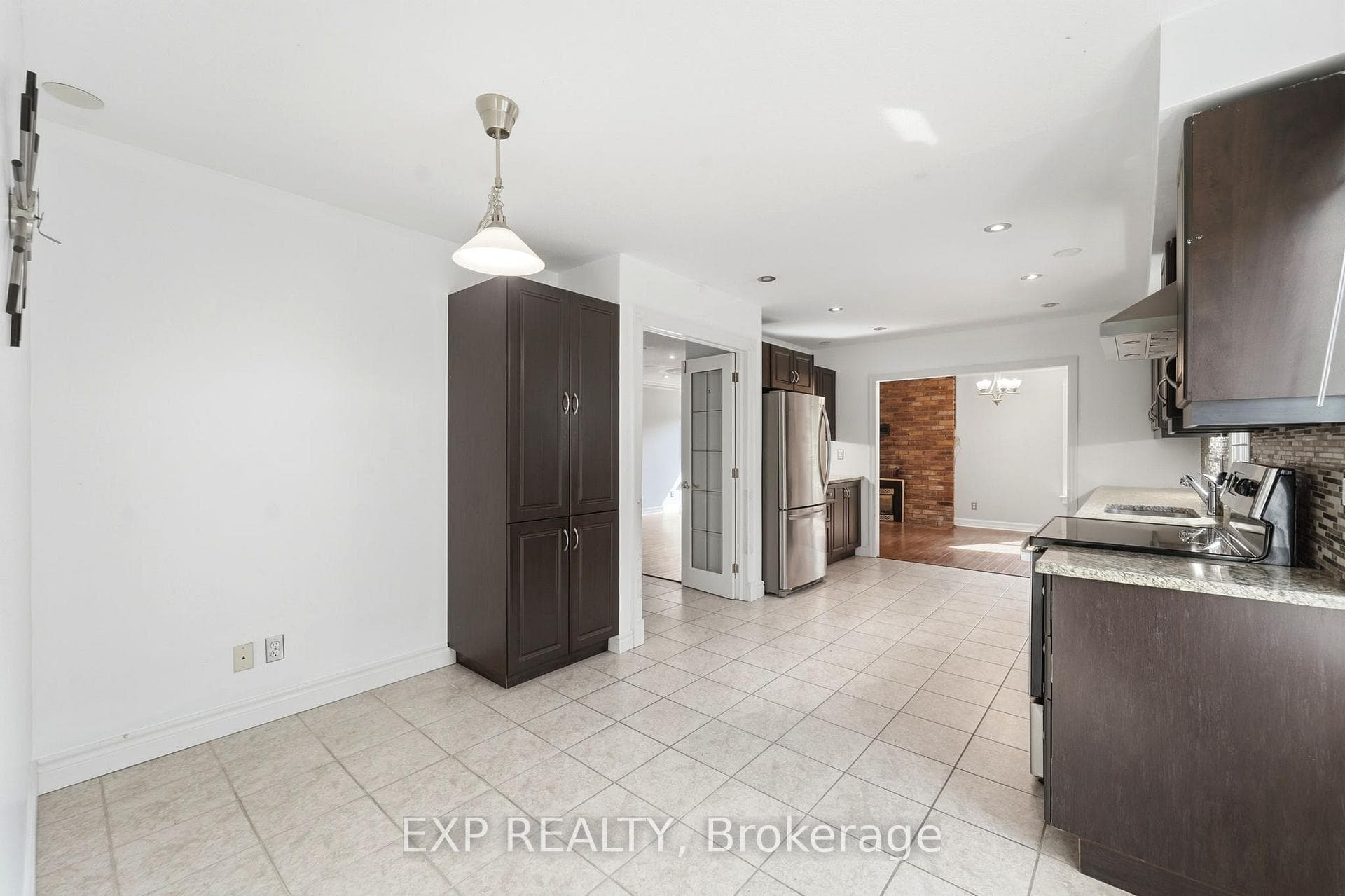 956 Gold Crescent photo 10