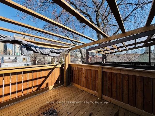 219 Beverley Street photo 18