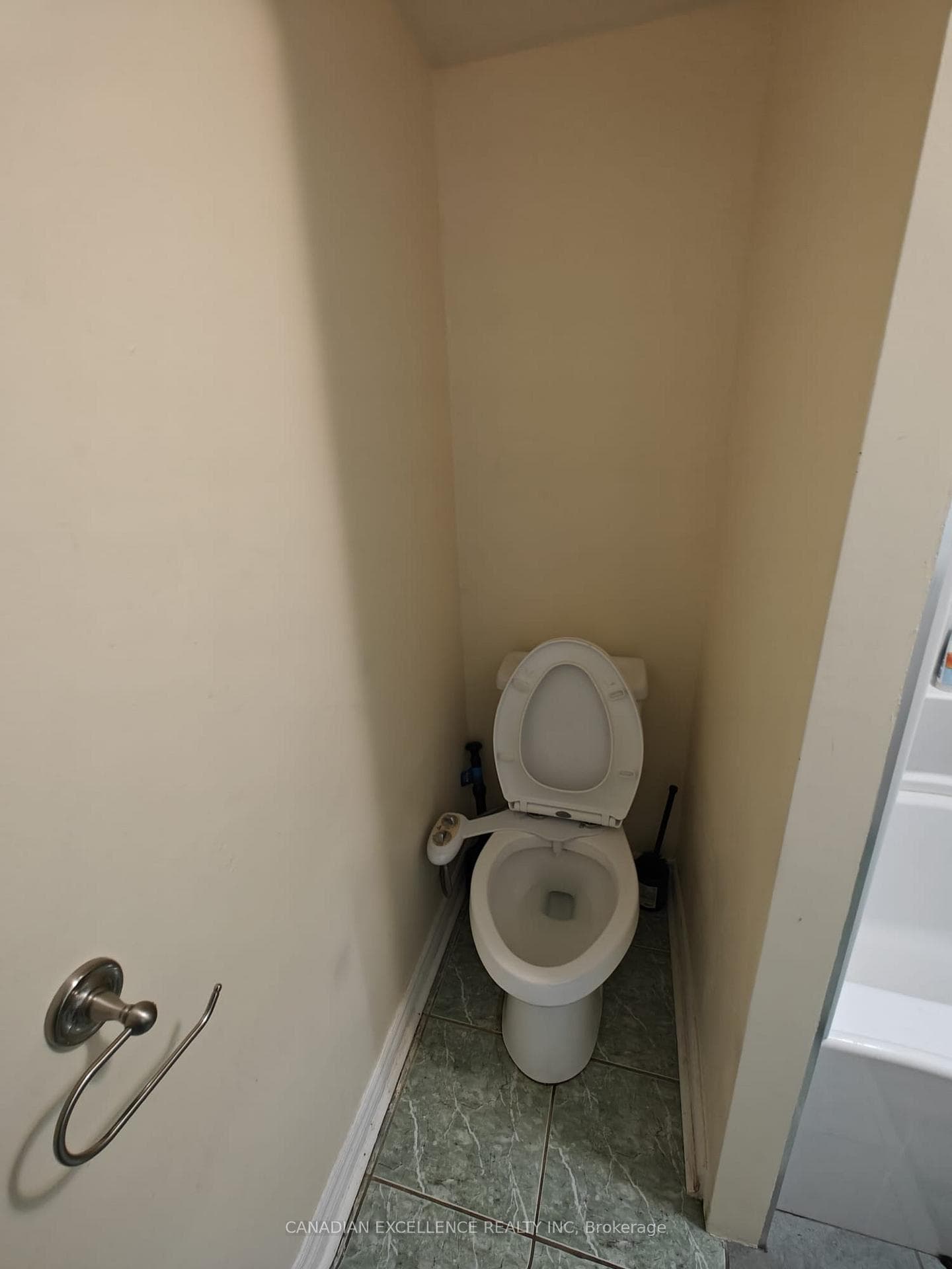 480 FERNFOREST Drive photo 3