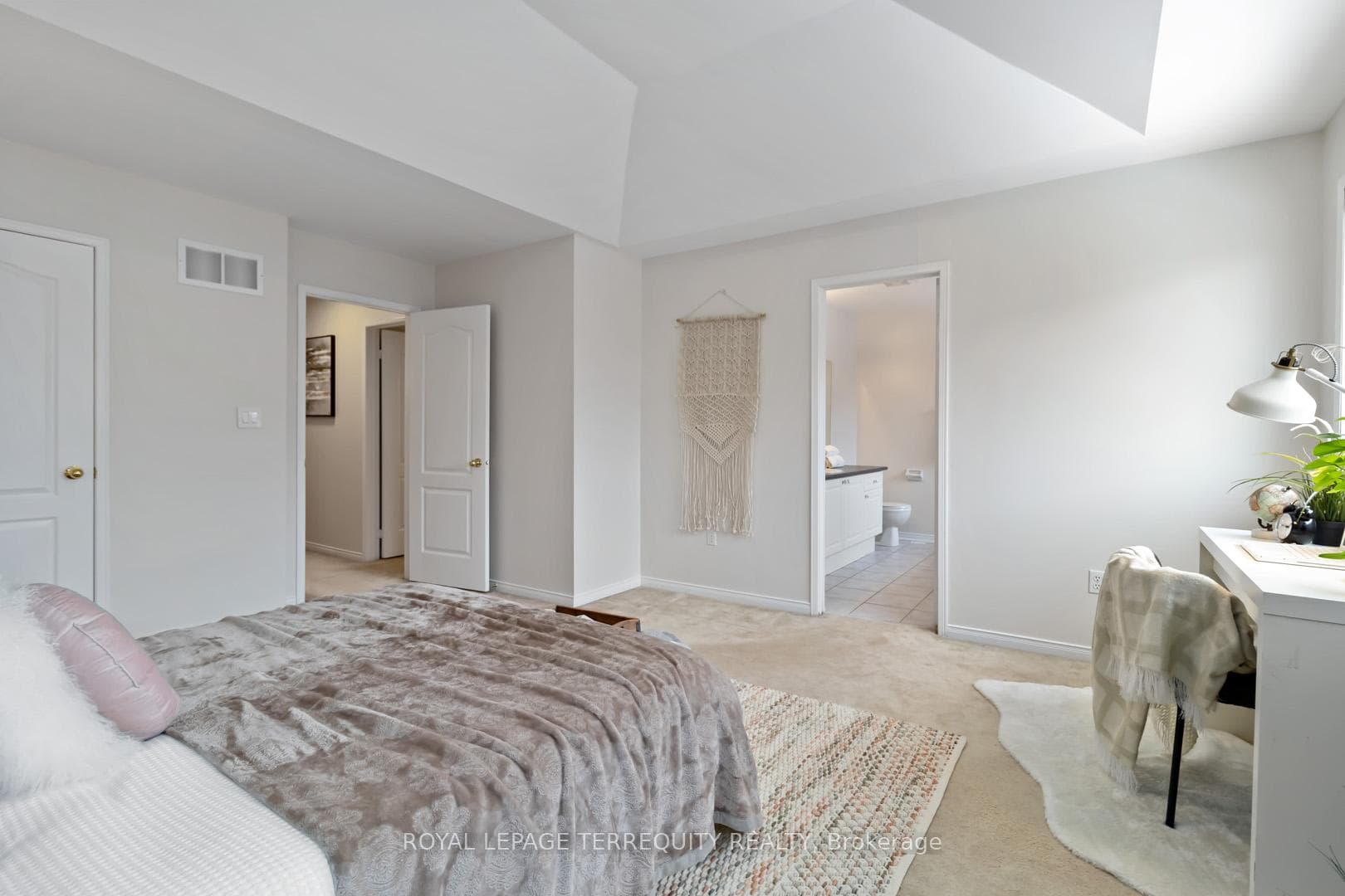 1096 Galesway Boulevard photo 19