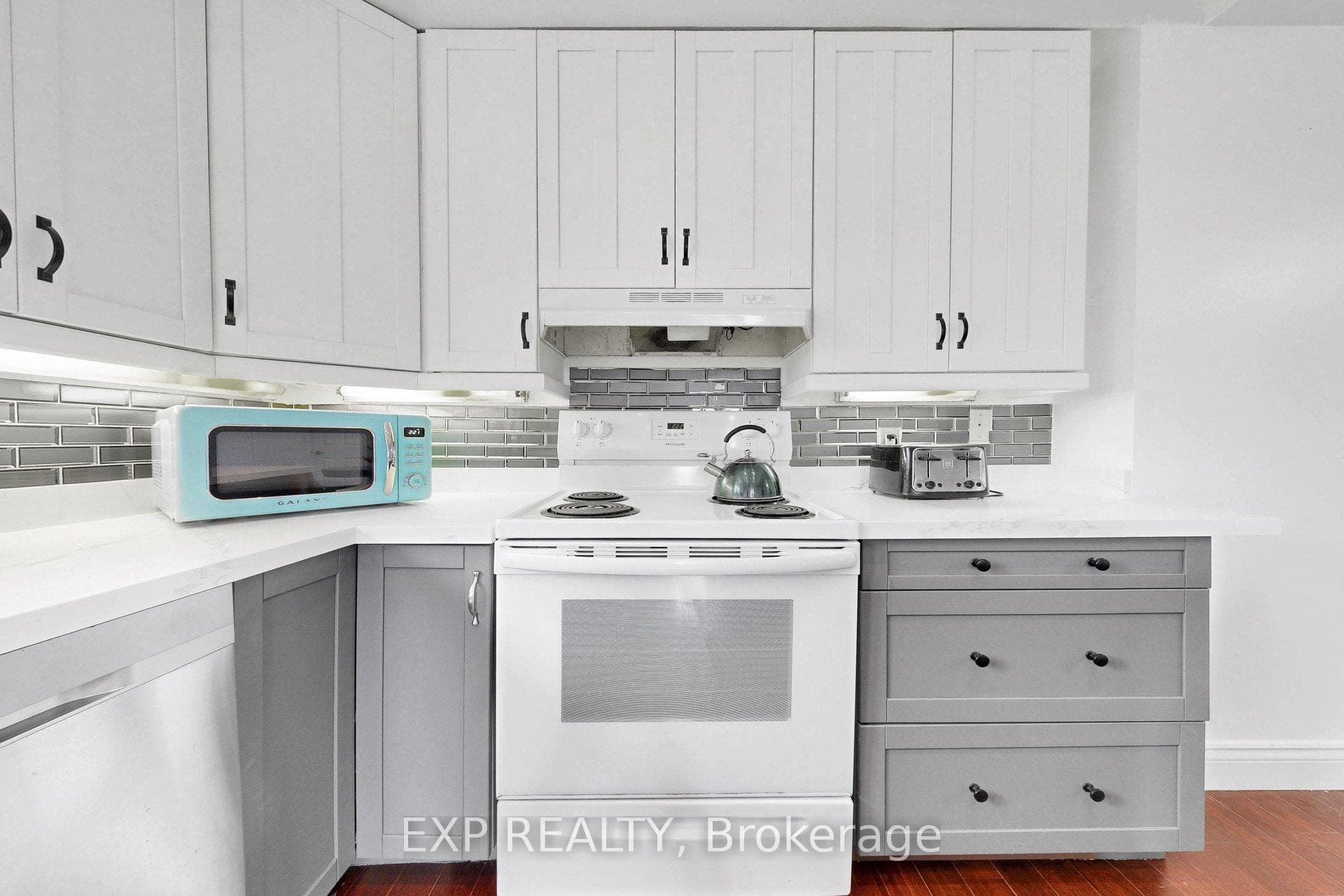 348 Elgin Street photo 22