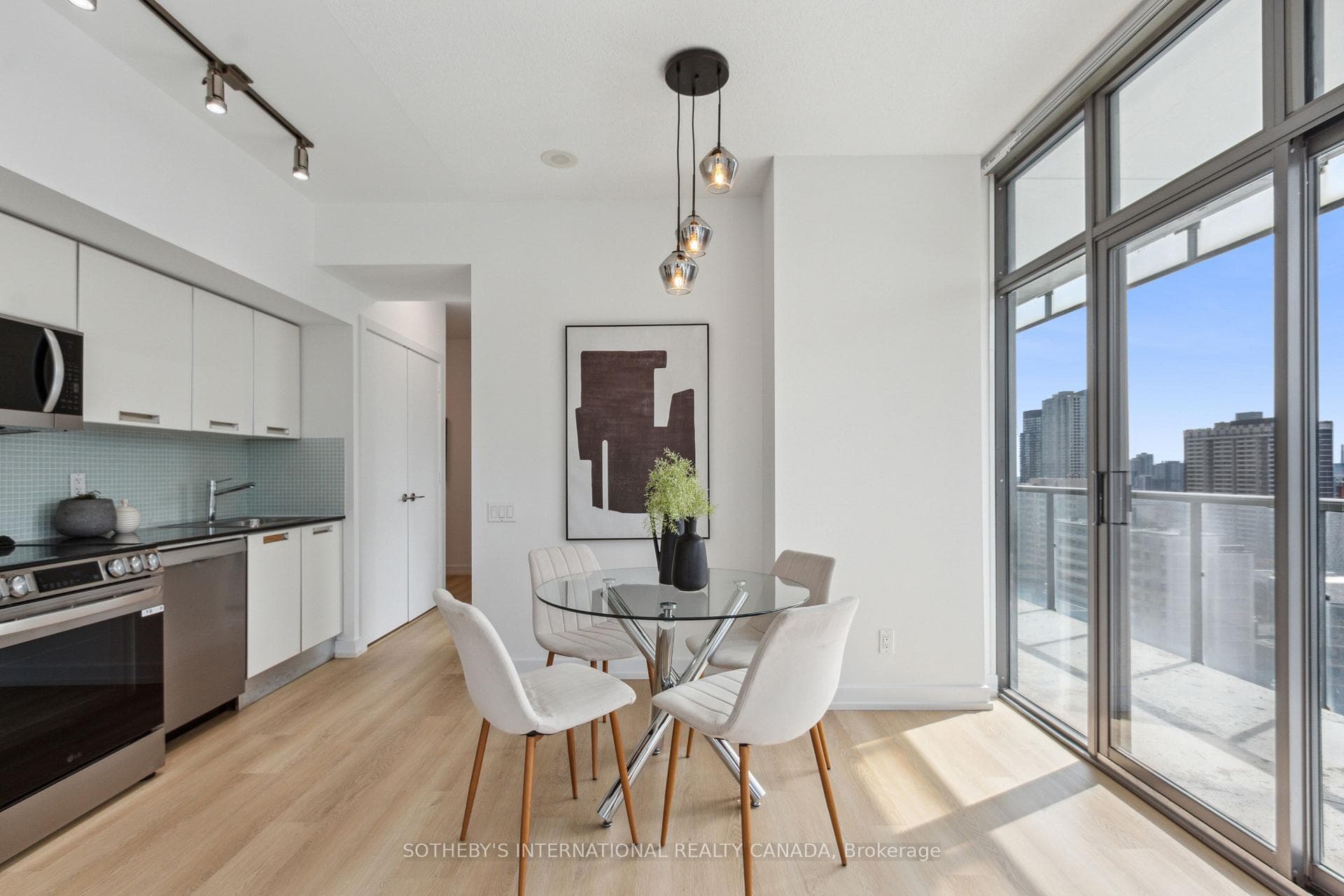 33 Charles Street Unit 1605 photo 3
