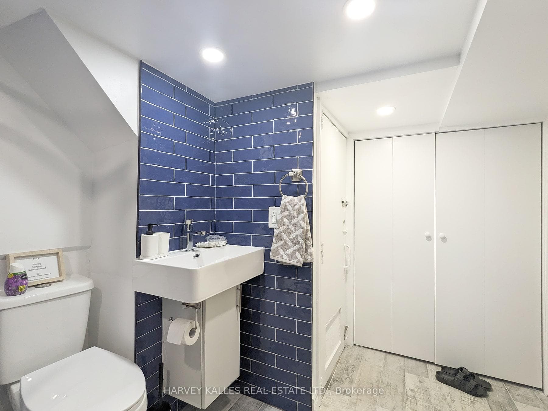 437 Kingston Road photo 20