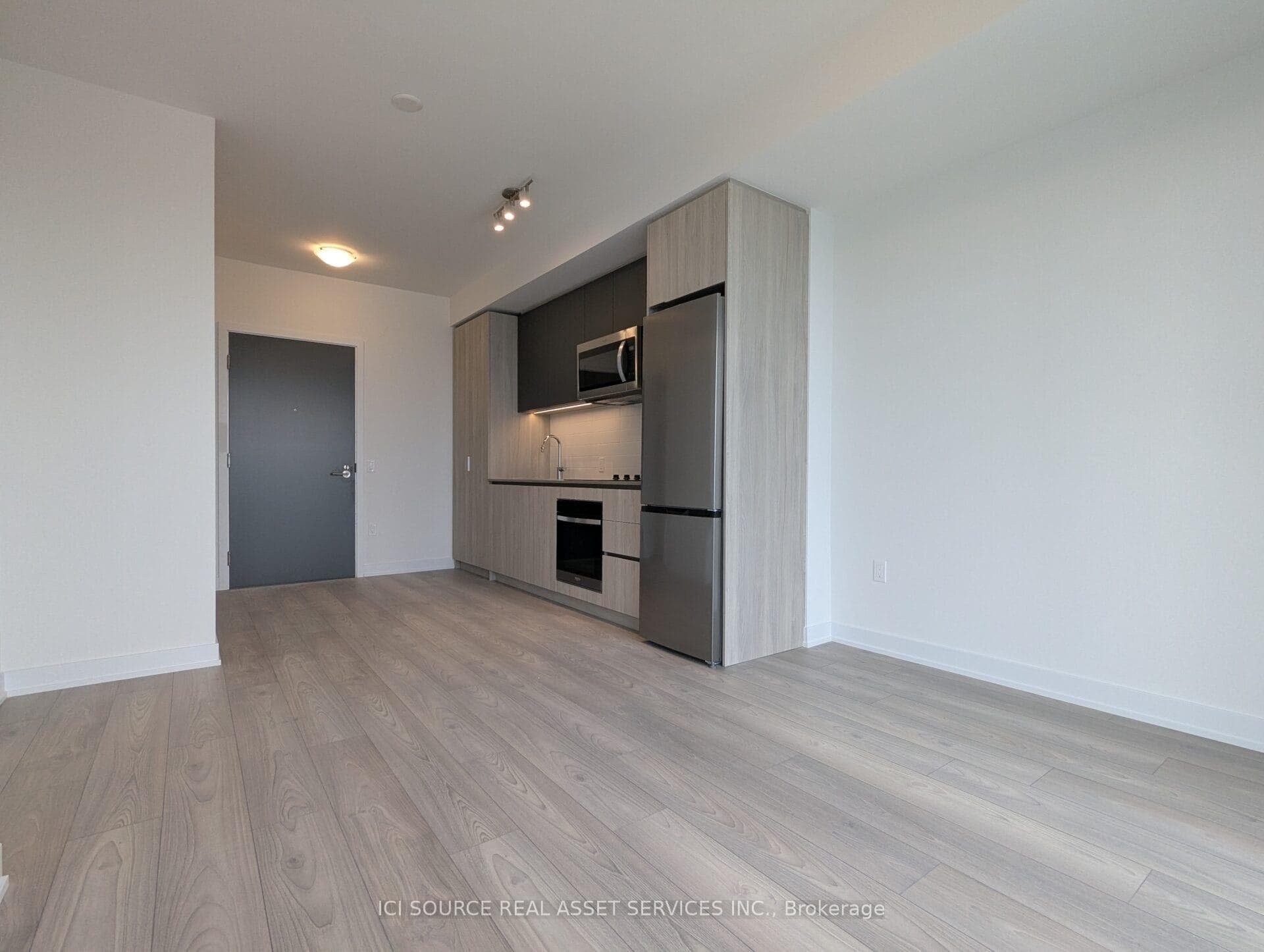 5858 Yonge Street Unit 2412 photo 3