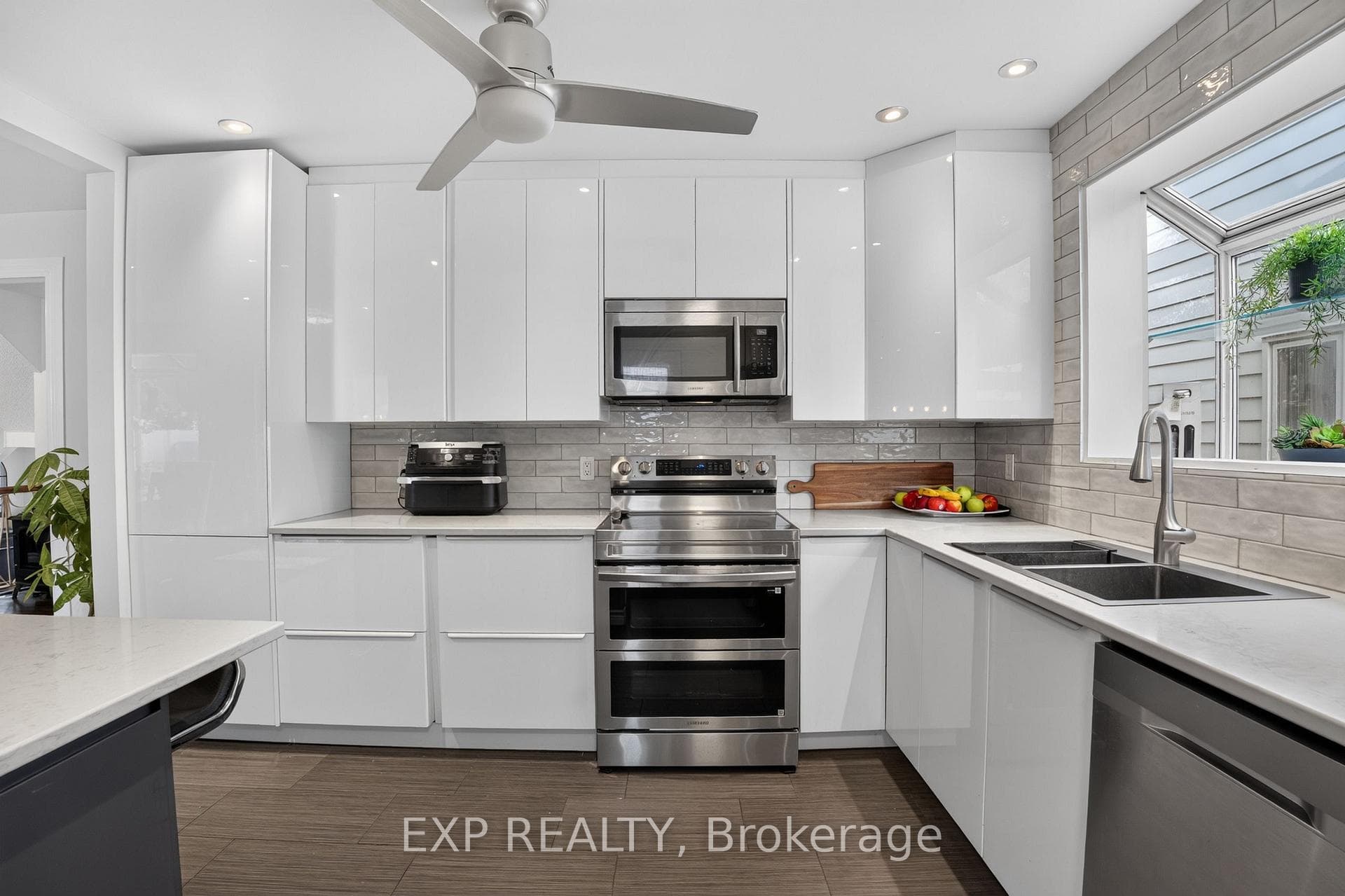 2490 Regina Street photo 8