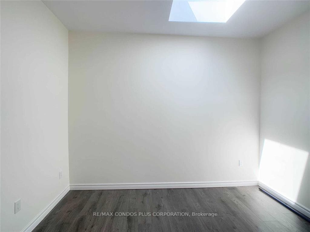 721 Danforth Avenue Unit 3B photo 11