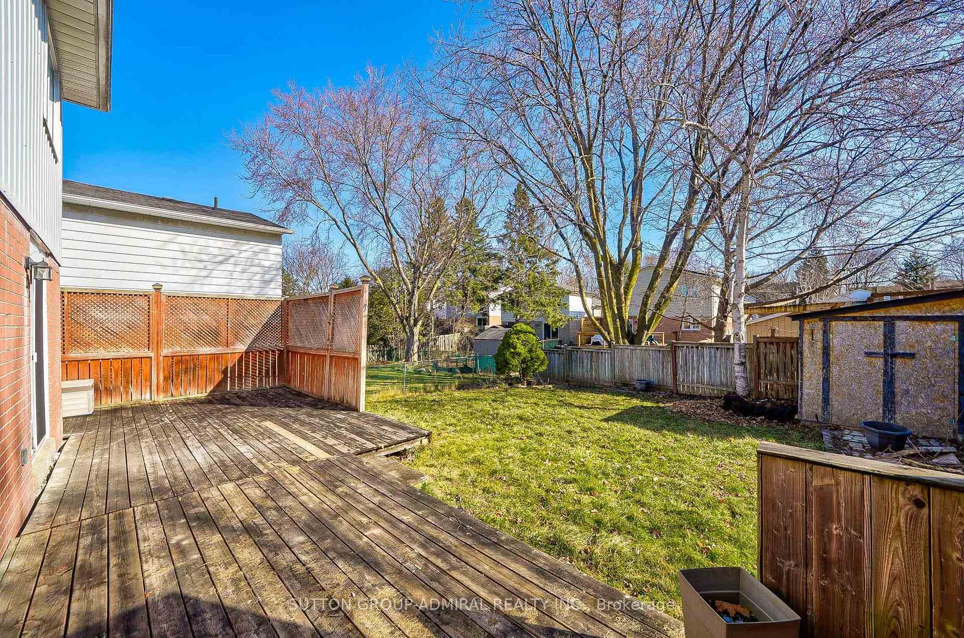 525 Cody Crescent photo 30